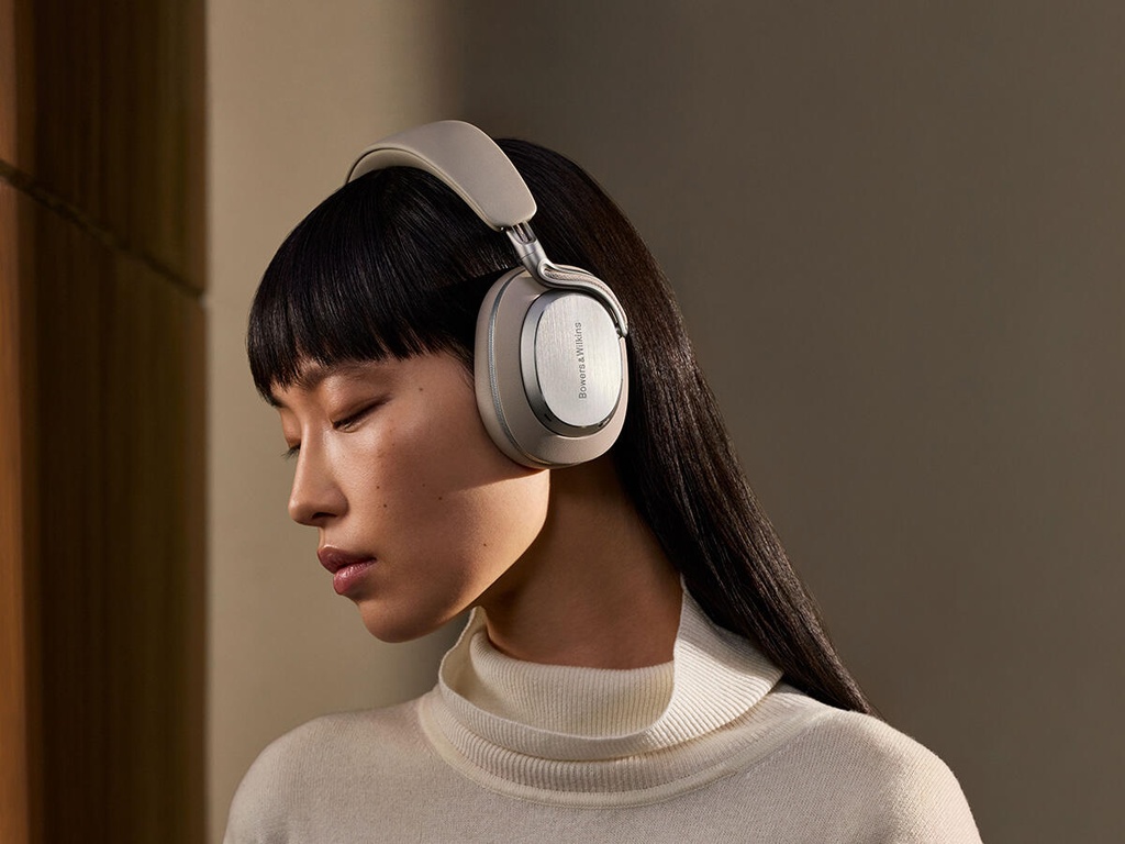 Bowers & Wilkins PX8 S2 6